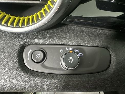 New 2026 Chevrolet Trax ACTIV w/ Sunroof Package FWD image 17