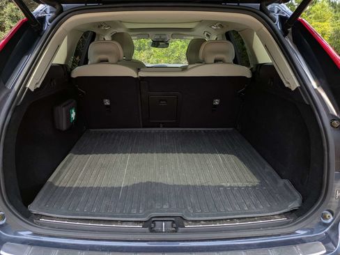 Certified 2024 Volvo XC60 B5 Plus w/ Protection Package Premier AWD/4WD image 11
