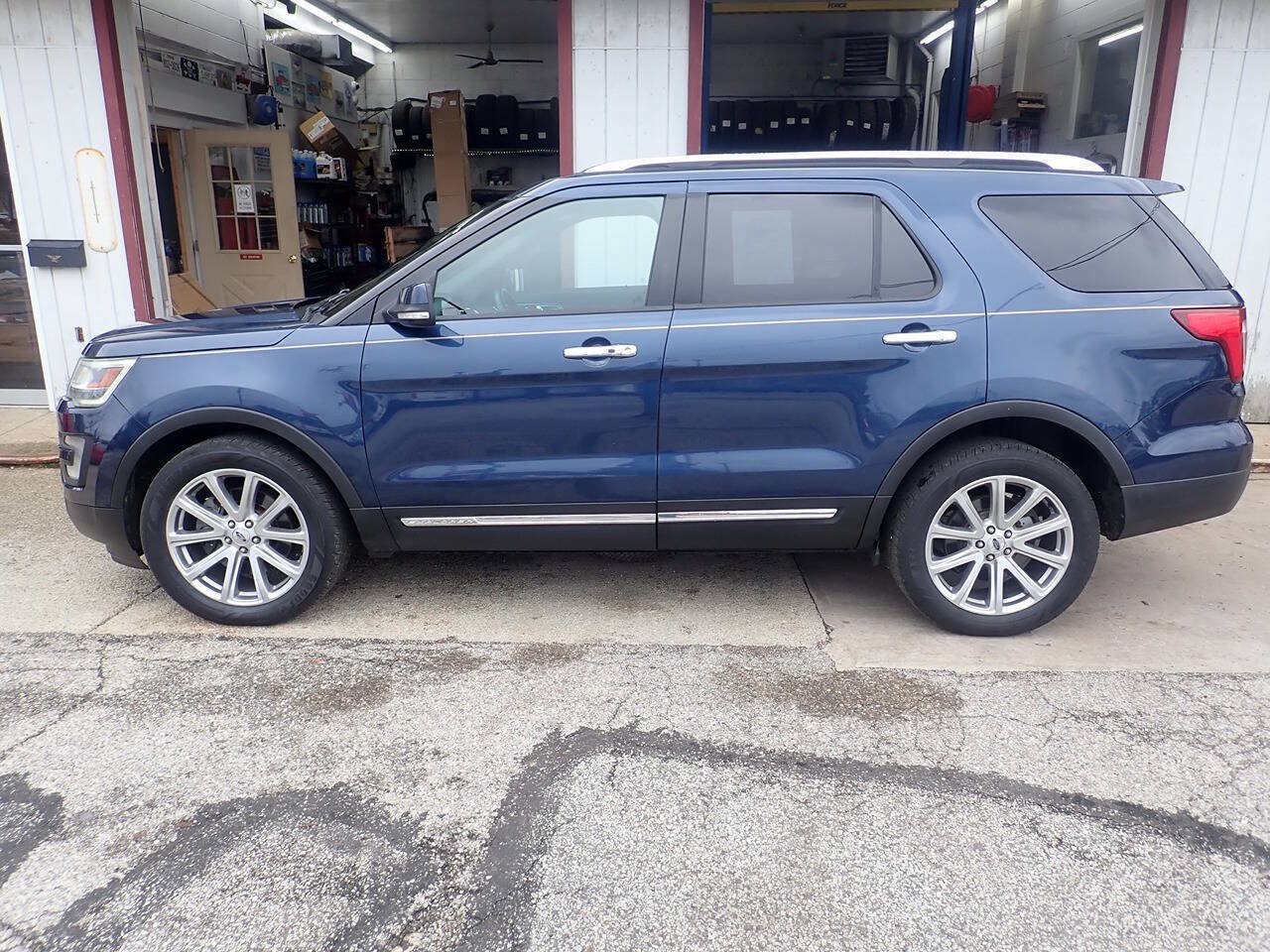 Used 2016 Ford Explorer Limited AWD/4WD image 18