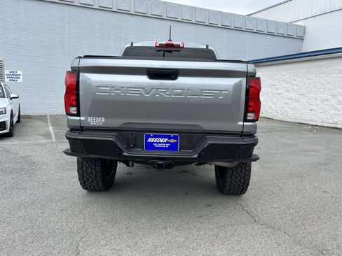 Used 2024 Chevrolet Colorado Z71 w/ Z71 Convenience Package 2 AWD/4WD image 4