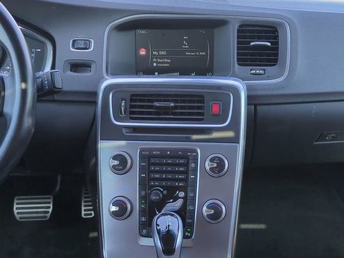 Used 2017 Volvo S60 T5 Inscription image 18