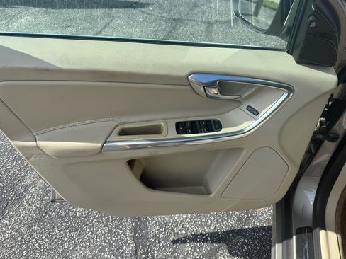 Used 2015 Volvo XC60 T5 Platinum image 6