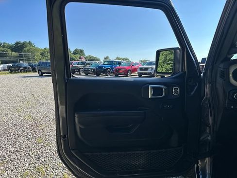 Used 2024 Jeep Wrangler Unlimited w/ Convenience Group AWD/4WD image 22