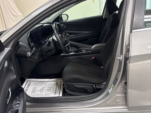 Used 2025 Hyundai Elantra SEL FWD image 9