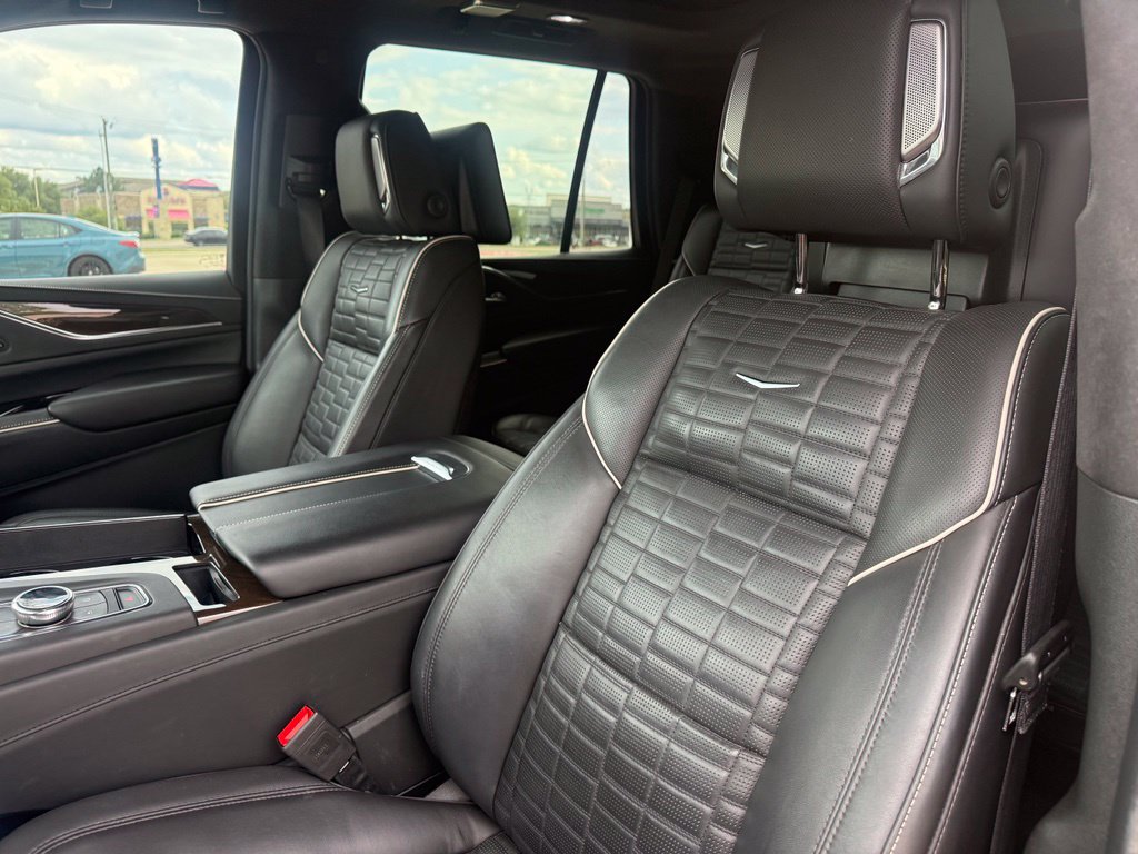Used 2023 Cadillac Escalade Sport Platinum w/ LPO, ONYX Package AWD/4WD image 14