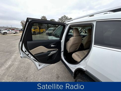 Used 2017 Jeep Cherokee Latitude w/ Safety/Convenience Group image 15