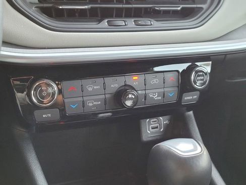 Used 2025 Jeep Compass Limited AWD/4WD image 11
