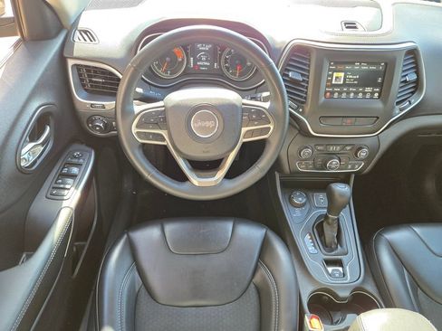 Used 2019 Jeep Cherokee Latitude Plus w/ Comfort/Convenience Group AWD/4WD image 14