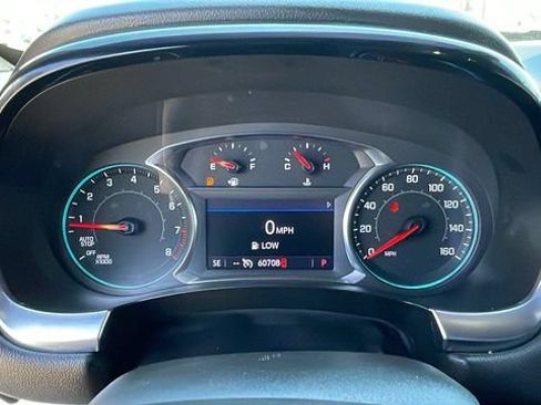 Used 2022 Chevrolet Traverse LT FWD image 26