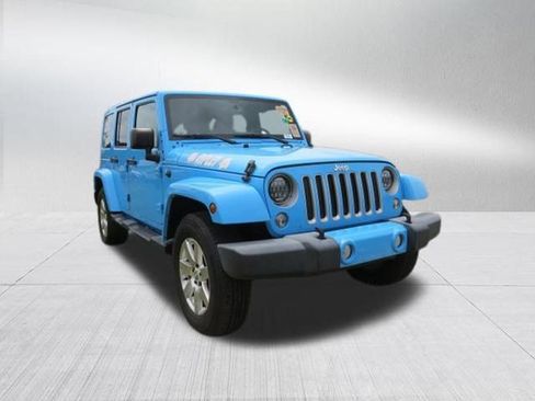 Used 2018 Jeep Wrangler Unlimited Sahara w/ Dual Top Group AWD/4WD image 7