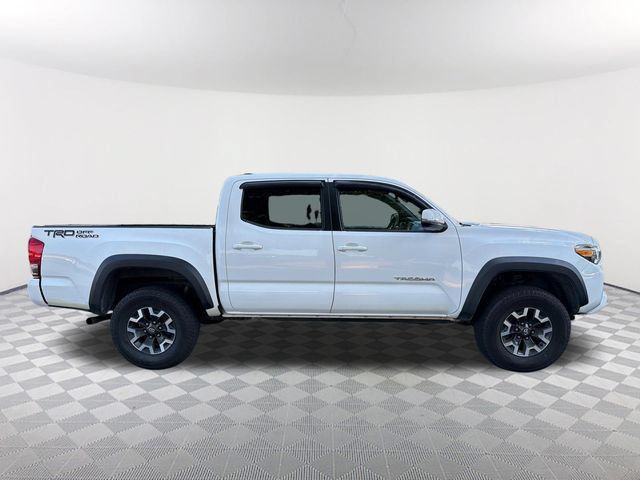 Used 2016 Toyota Tacoma TRD Off-Road w/ Premium & Technology Package RWD image 4