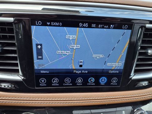 Used 2017 Chrysler Pacifica Limited w/ UConnect Theater Package FWD image 8
