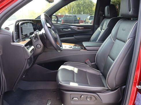 Used 2023 Cadillac Escalade Premium Luxury AWD/4WD image 4