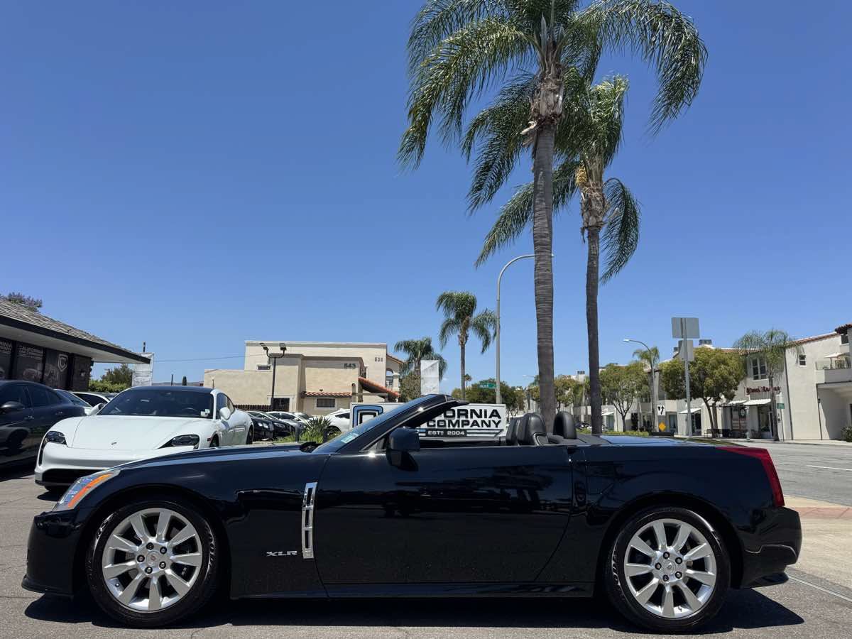 Used 2009 Cadillac XLR RWD image 4