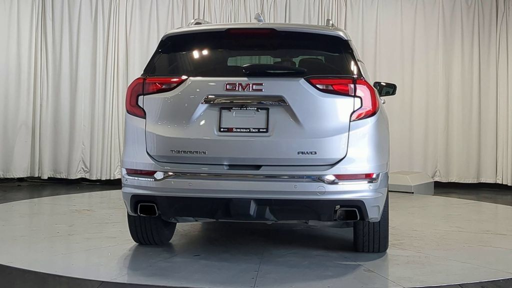 Used 2020 GMC Terrain Denali w/ Denali Premium Package AWD/4WD image 9