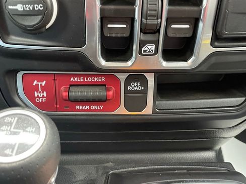 Used 2022 Jeep Gladiator Mojave w/ Cold Weather Group AWD/4WD image 35