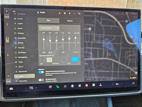 Used 2022 Tesla Model X image 47