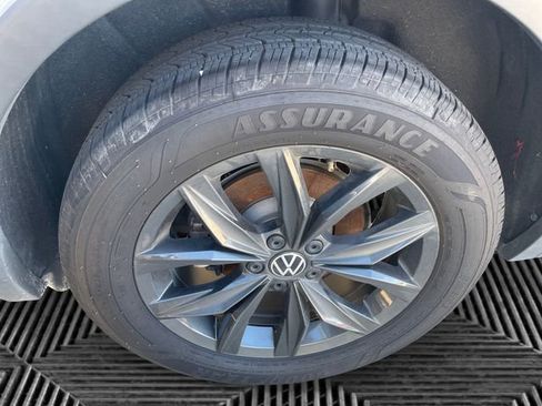 New 2024 Volkswagen Tiguan SE image 14