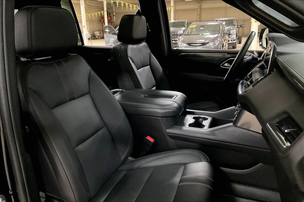 Used 2024 Chevrolet Suburban RST w/ Luxury Package AWD/4WD image 7
