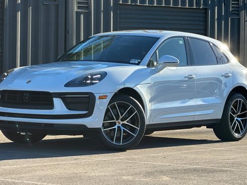 Used 2025 Porsche Macan Base image 1