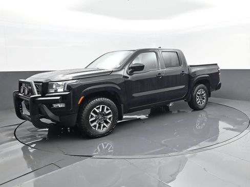 Used 2022 Nissan Frontier SV AWD/4WD image 2
