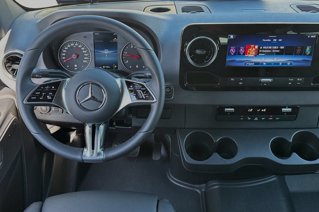 Used 2025 Mercedes-Benz Sprinter 2500 image 11
