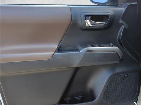 Used 2017 Toyota Tacoma Limited image 6