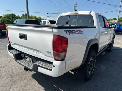 Used 2016 Toyota Tacoma TRD Off-Road w/ Premium & Technology Package AWD/4WD image 3