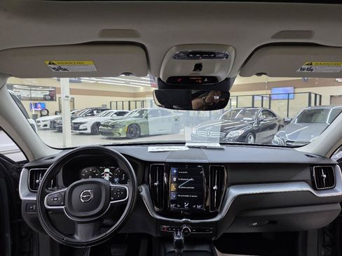 Used 2018 Volvo XC60 T5 Momentum w/ Convenience Package AWD/4WD image 28