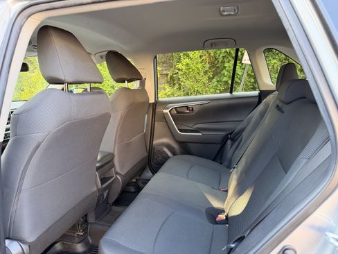 Used 2021 Toyota RAV4 LE AWD/4WD image 26