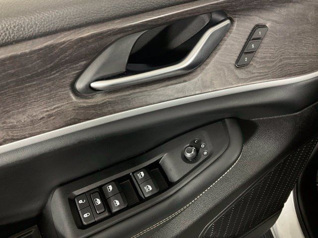Used 2023 Jeep Grand Cherokee L Limited AWD/4WD image 26