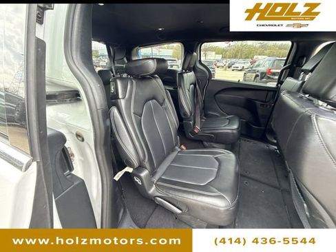 Used 2025 Chrysler Pacifica Select FWD image 25