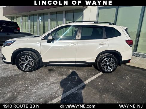 Used 2023 Subaru Forester Premium image 2