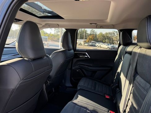 New 2026 Mitsubishi Outlander AWD image 17