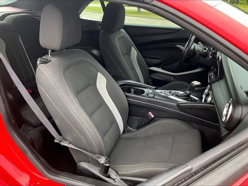 Used 2020 Chevrolet Camaro LT RWD image 7