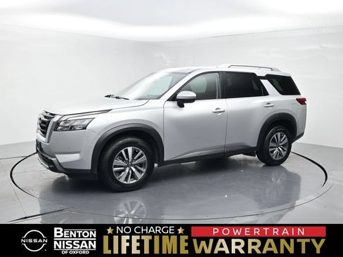 Used 2025 Nissan Pathfinder SL FWD image 1