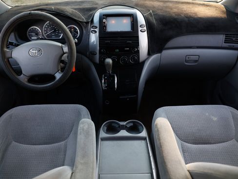 Used 2009 Toyota Sienna CE image 2