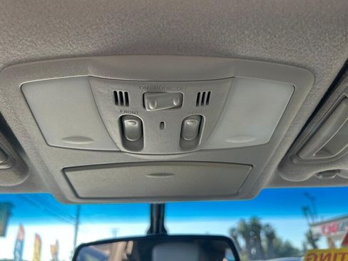 Used 2012 Nissan Quest LE FWD image 7