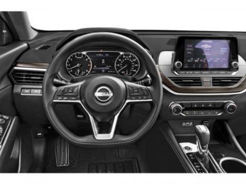 Used 2024 Nissan Altima 2.5 SV FWD image 10