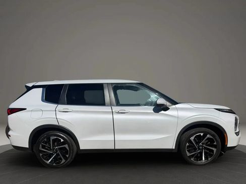 Used 2022 Mitsubishi Outlander SE AWD/4WD image 7