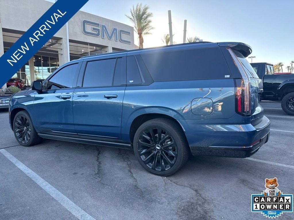 Used 2026 Cadillac Escalade ESV Platinum Sport w/ LPO, ONYX Package AWD/4WD image 3