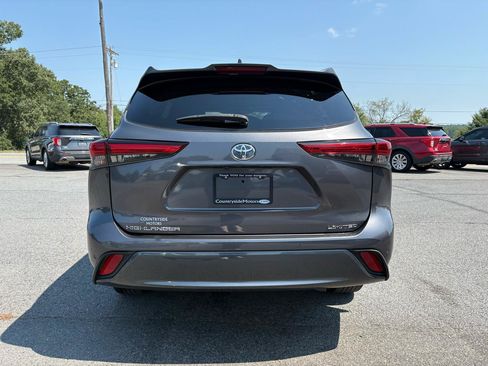 Used 2021 Toyota Highlander Limited FWD image 6