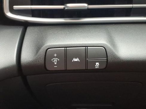 Used 2023 Hyundai Elantra Limited image 21