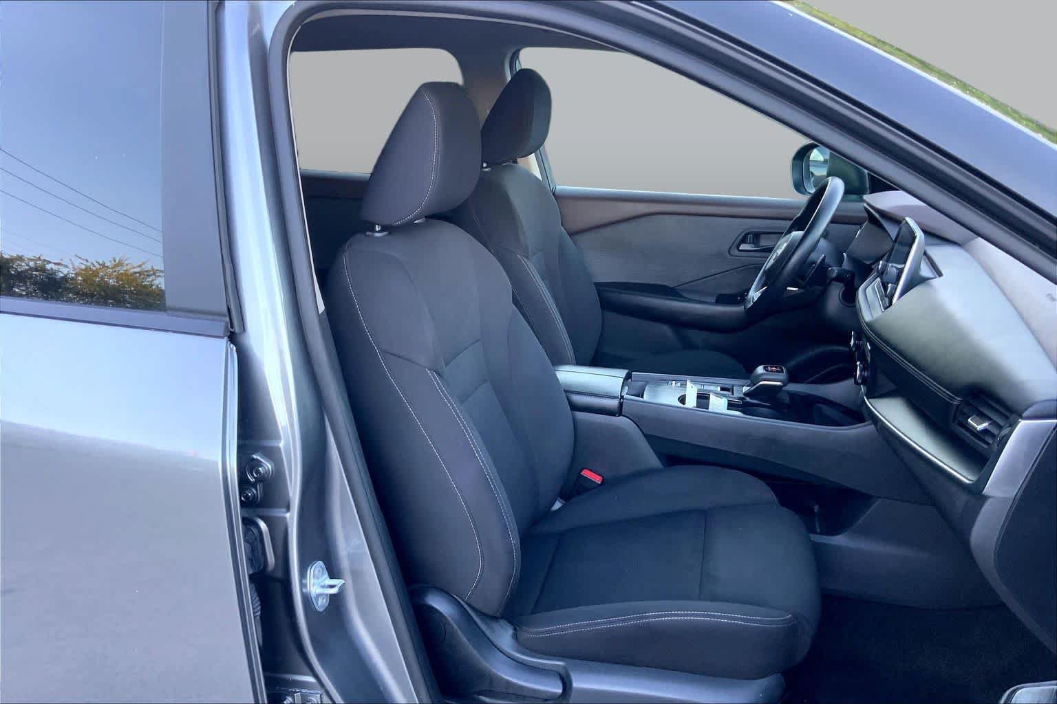 Used 2023 Nissan Rogue S FWD image 9