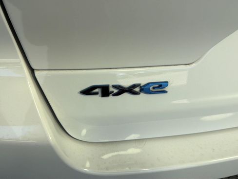 Used 2023 Jeep Grand Cherokee Trailhawk w/ Advanced Protech Group II AWD/4WD image 8