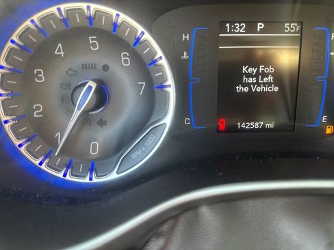 Used 2018 Chrysler Pacifica Touring-L w/ Premium Audio Group image 11