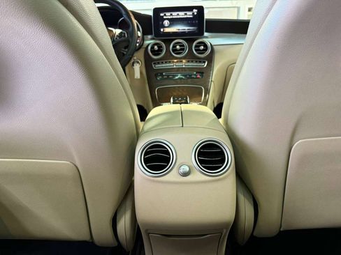 Used 2018 Mercedes-Benz GLC 300 4MATIC w/ Multimedia Package image 22