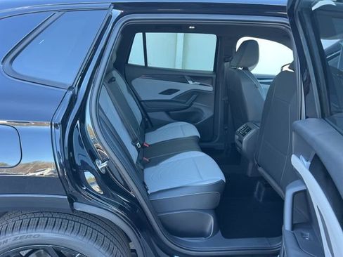 New 2026 Volkswagen Tiguan SE R-Line FWD image 30