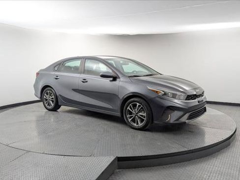 Used 2023 Kia Forte LXS image 10