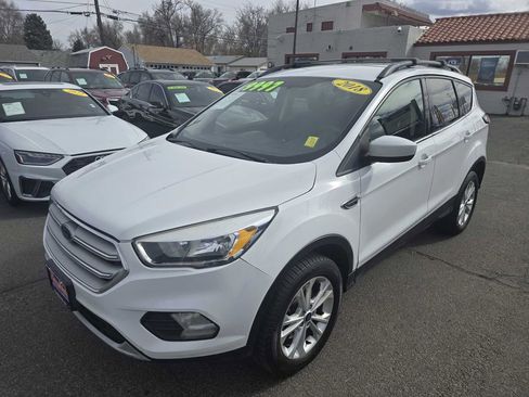 Used 2018 Ford Escape SE image 2